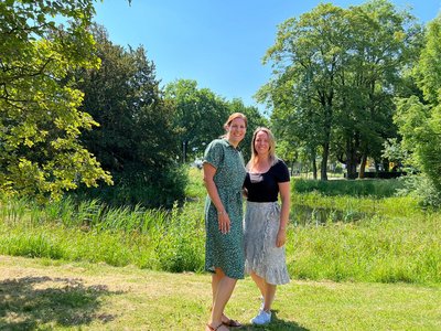 Marscha en Tessa in het Lindepark in Oisterwijk