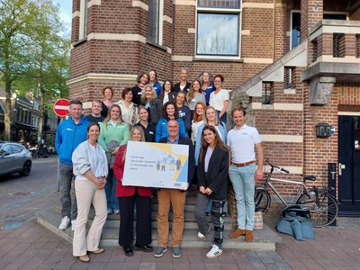 groep professionals voor het raadhuis in Oisterwijk
