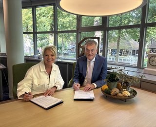 ondertekening Kinderstad en gemeente Oisterwijk