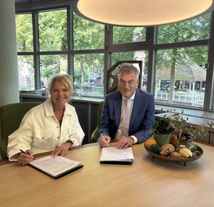 ondertekening Kinderstad en gemeente Oisterwijk