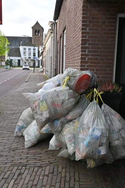 PMD zakken op een stapel
