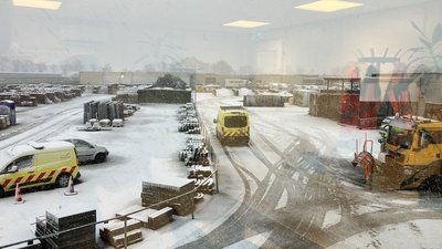 strooiwagens aan het werk in Oisterwijk