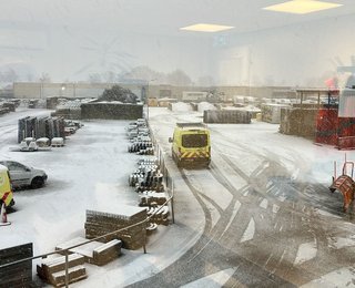 strooiwagens aan het werk in Oisterwijk