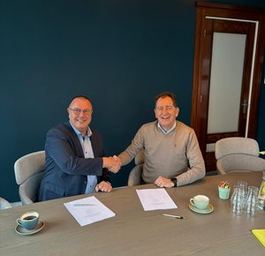 Hand schuddende mannen