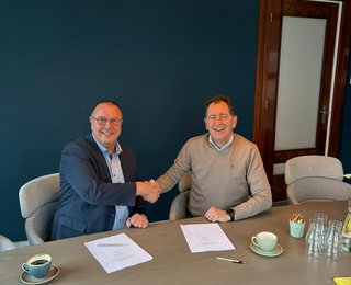 Hand schuddende mannen