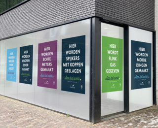 Posters bij nieuw gemeentehuis