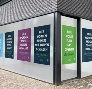 Posters bij nieuw gemeentehuis