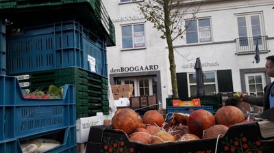 Aardappelen in bak op markt Moergestel