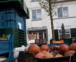Aardappelen in bak op markt Moergestel