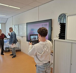 Leerling filmt docenten