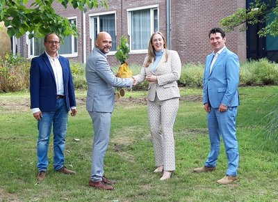 Overhandiging Berk aan wethouders 
