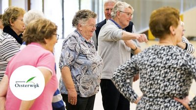 Ouderen op de foto die in beweging zijn