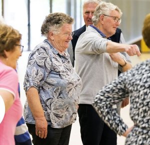 Ouderen op de foto die in beweging zijn