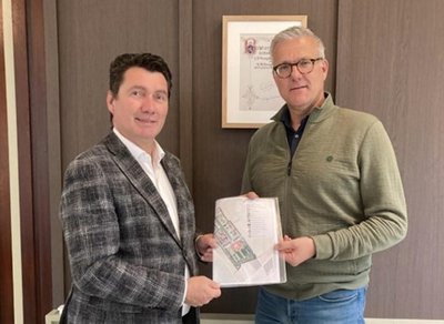 wethouder Eric Logister en Tonny Gerritsen, directeur Lithos bouw en ontwikkeling