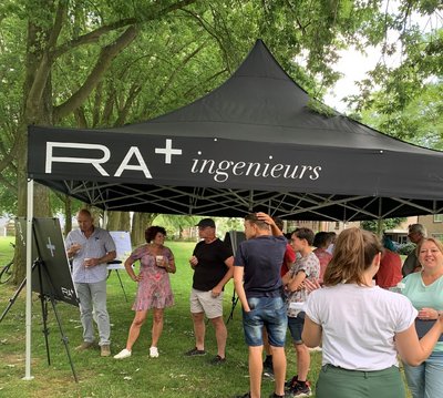 Mensen in het Willem van der Aa-park