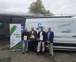 wethoude en directie/medewerkers Savona::uitreiking Groene Pluim